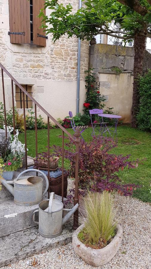 Chambres D'Hotes Du Tilleul Nanteuil-en-Vallée Exterior foto